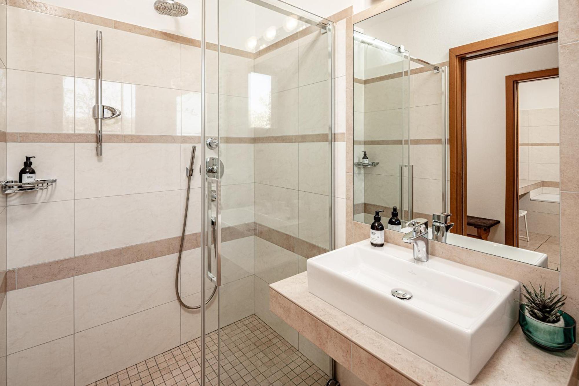 Hotel Haus Am Hang Caldaro Szoba fotó